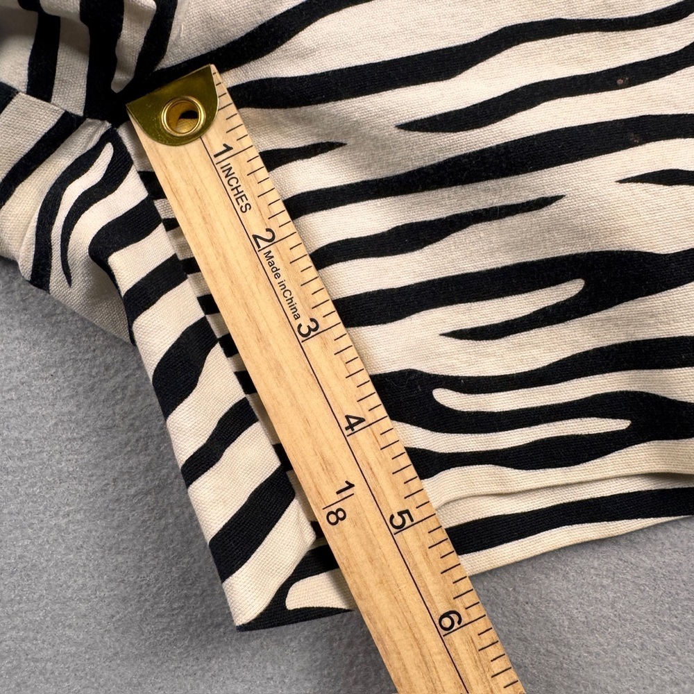 J McLaughlin Zebra Cotton Shorts Womens Size 12 Catalina Cloth - Picture 7 of 7